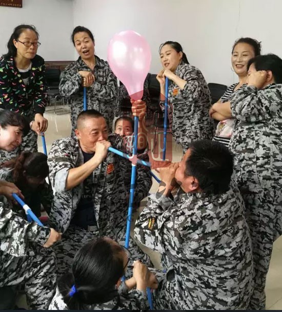 培訓(xùn)快訊培訓(xùn)時間：6月14日培訓(xùn)單位：某甘肅集團蘭州配送有限公司培訓(xùn)課程：拓展培訓(xùn)人數(shù)：35人、觀摩4人蘭州拓展培訓(xùn)蘭州企業(yè)培訓(xùn)