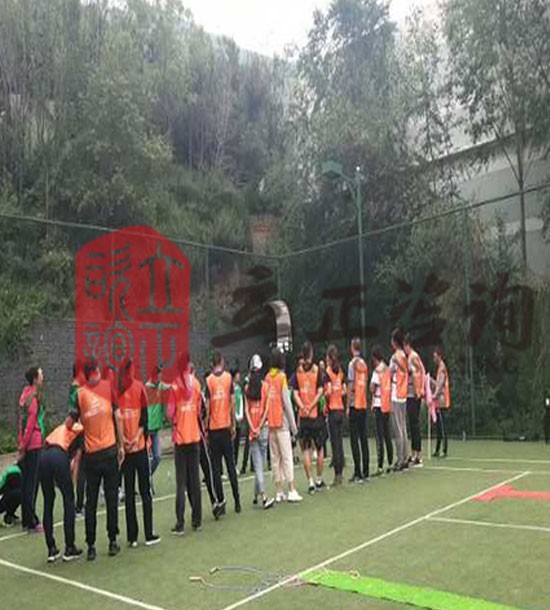 培訓快訊培訓時間：7月7日培訓地點:興隆山培訓單位:某發(fā)銀行培訓課程:拓展培訓人數(shù)：30人