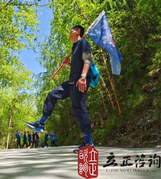 培訓(xùn)快訊培訓(xùn)時(shí)間：2021年6月4-6日培訓(xùn)地點(diǎn):宕昌培訓(xùn)單位:**啤酒甘新營(yíng)銷中心培訓(xùn)課程:官鵝溝、鵝嫚溝徒步團(tuán)建